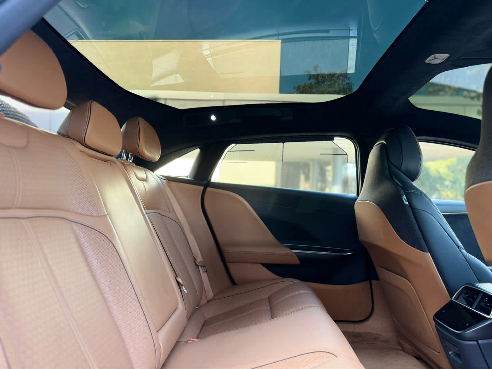 Used 2024 Lucid Air Grand Touring image 7