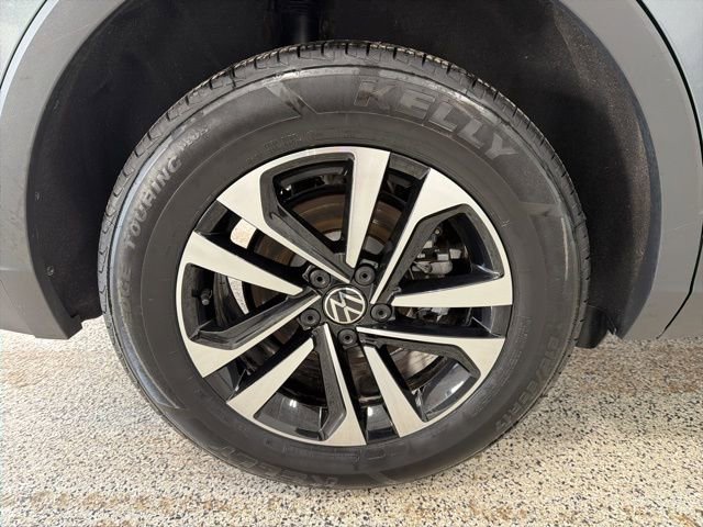 Used 2024 Volkswagen Tiguan S image 30