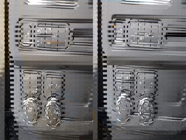 Used 2024 GMC Yukon SLT w/ SLT Luxury Package image 22