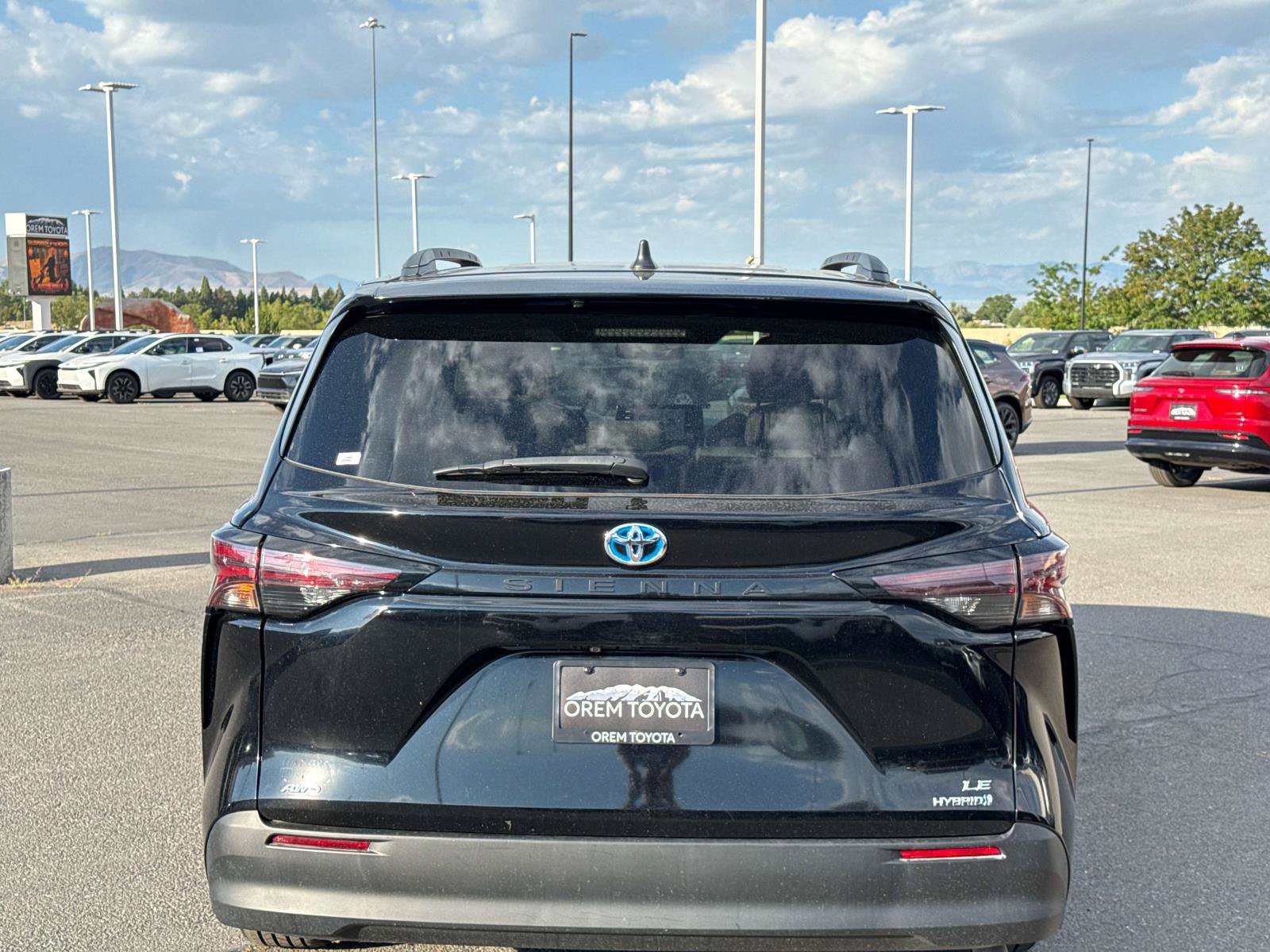 Used 2024 Toyota Sienna LE w/ LE Plus Package AWD/4WD image 4