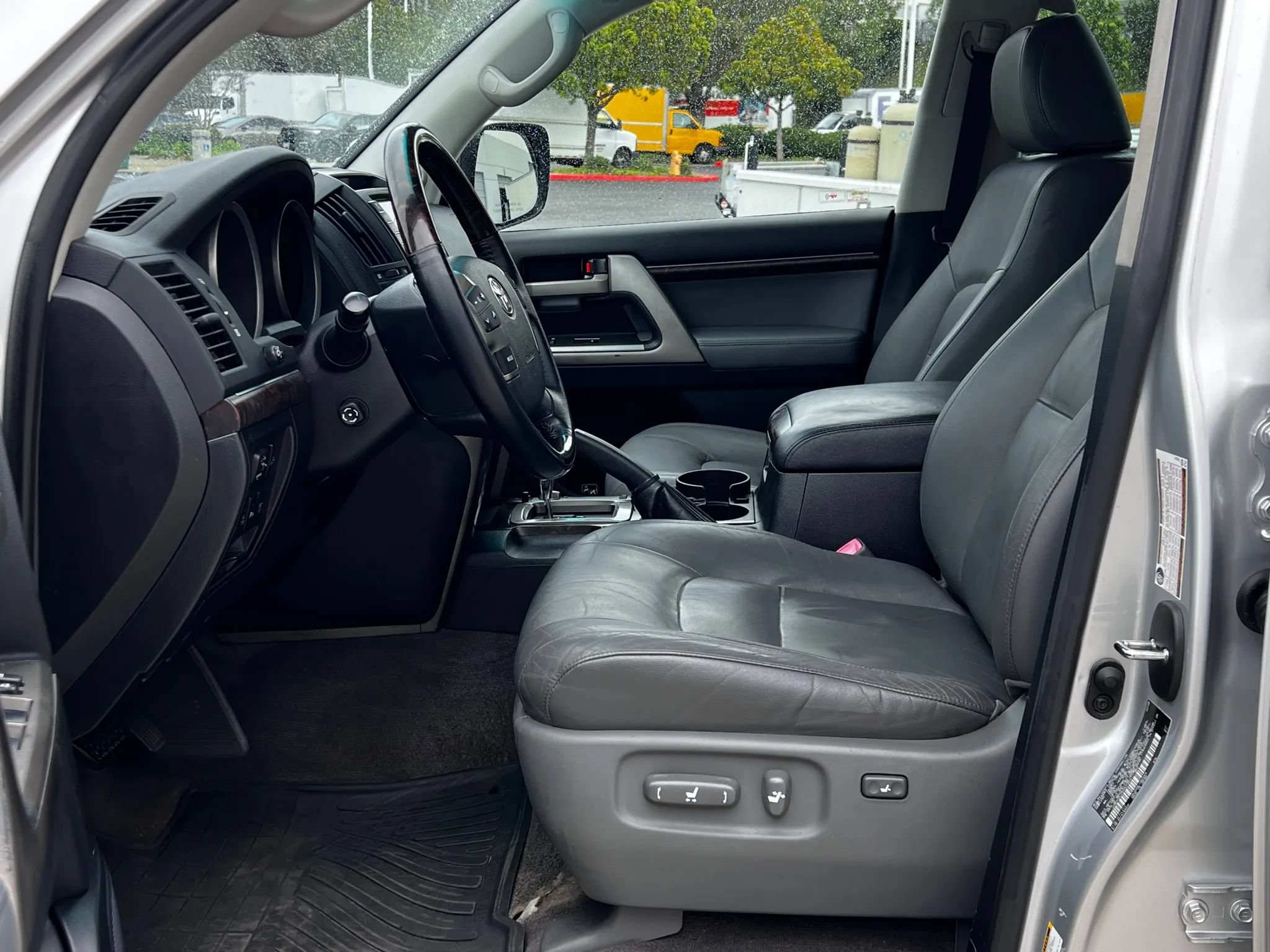 Used 2008 Toyota Land Cruiser AWD/4WD image 32