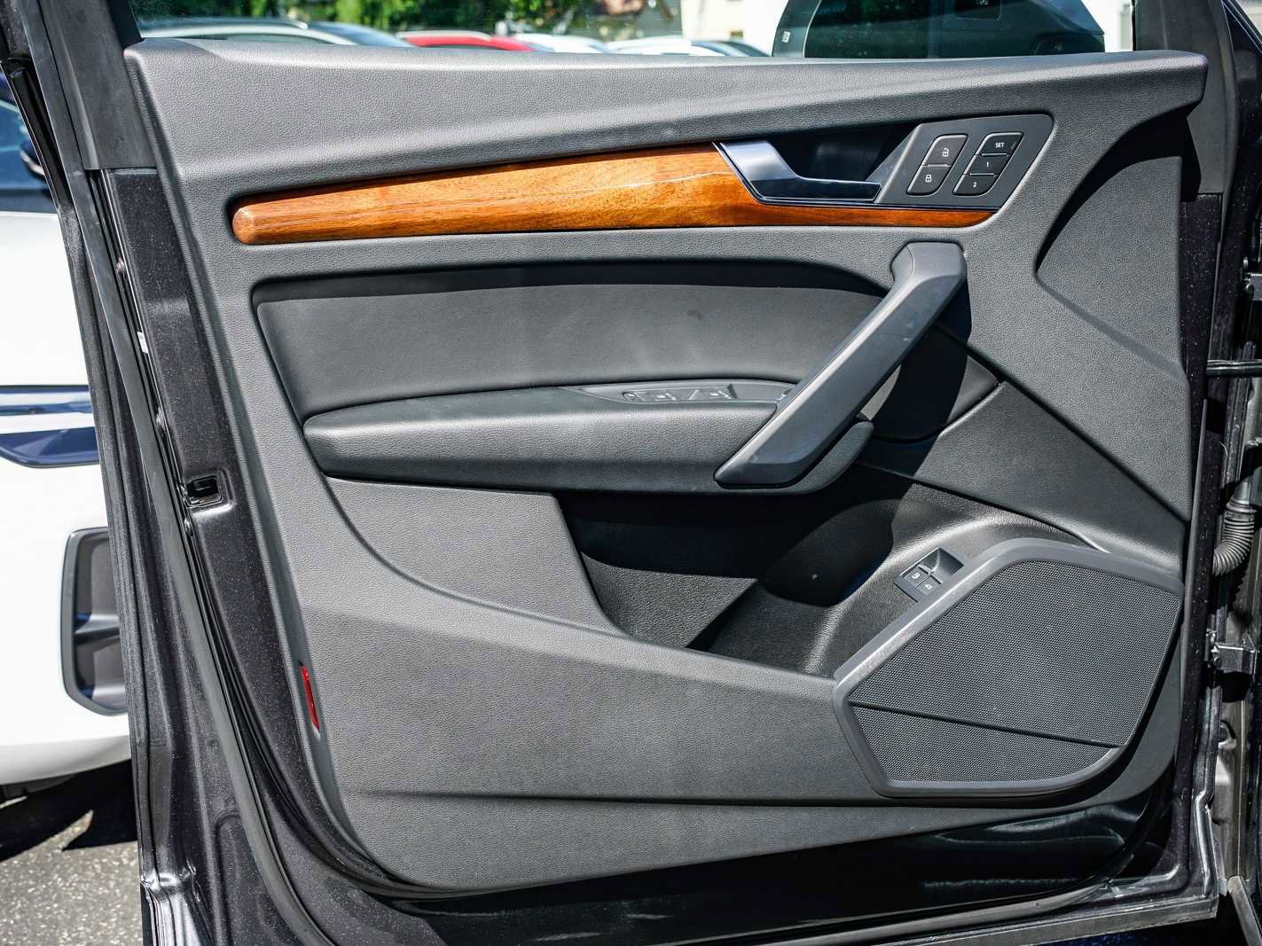 Used 2022 Audi Q5 e Premium w/ Convenience Package image 19