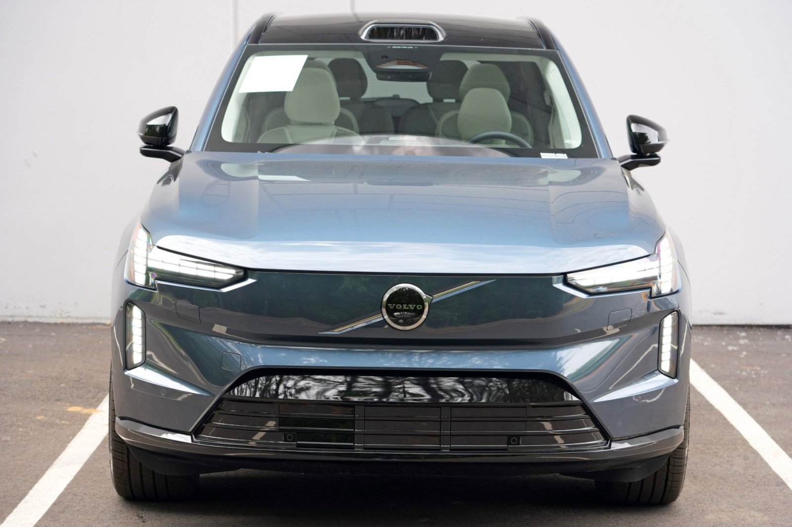 Used 2025 Volvo EX90 Plus AWD/4WD image 47