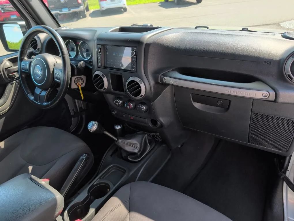 Used 2015 Jeep Wrangler Sport w/ Quick Order Package 23S AWD/4WD image 12