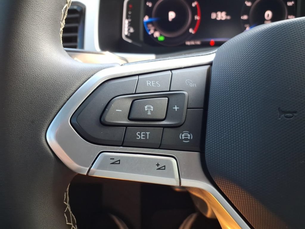 Certified 2023 Volkswagen Atlas Cross Sport SE w/ Panoramic Sunroof Package AWD/4WD image 29