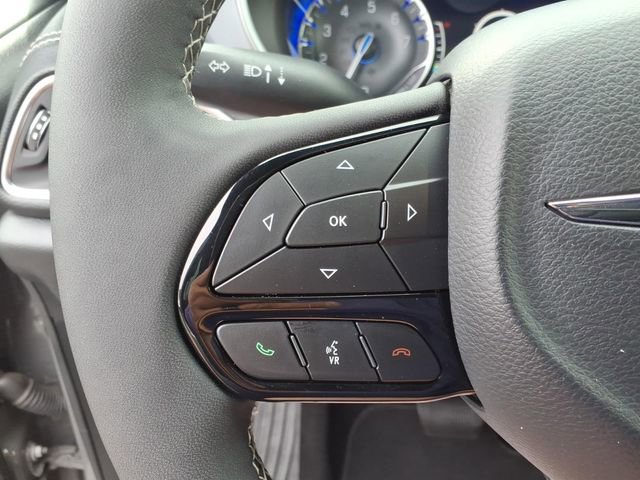Used 2025 Chrysler Pacifica Limited FWD image 24