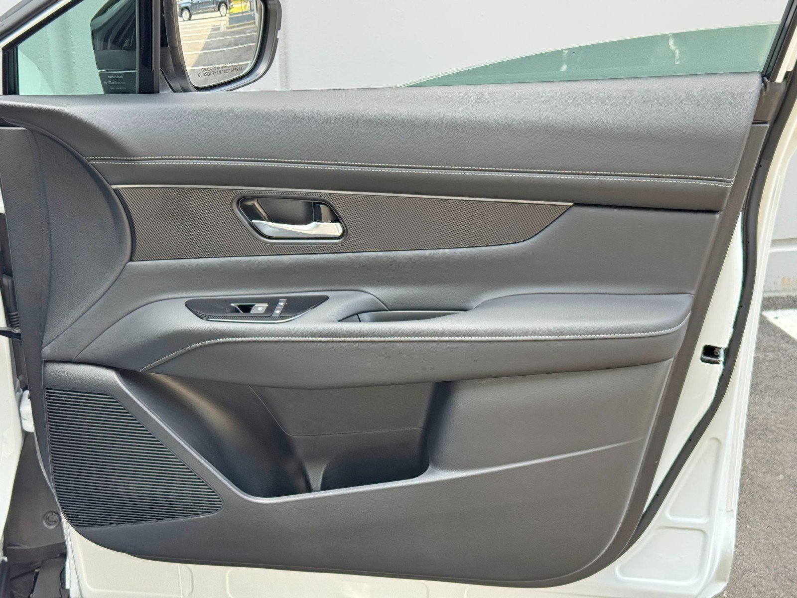 Used 2025 Nissan Murano SV AWD/4WD image 38