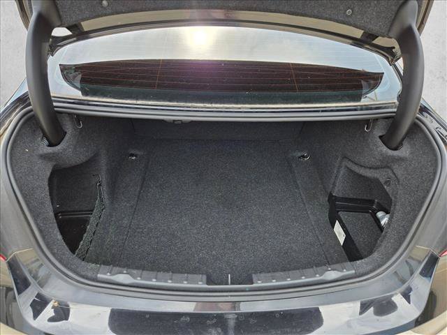 Used 2018 BMW 320i Sedan RWD image 6
