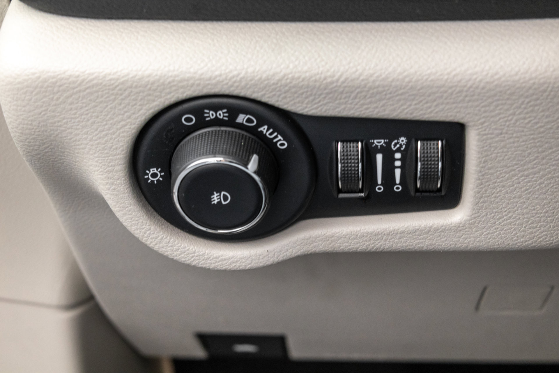 Used 2023 Chrysler Pacifica Limited FWD image 18