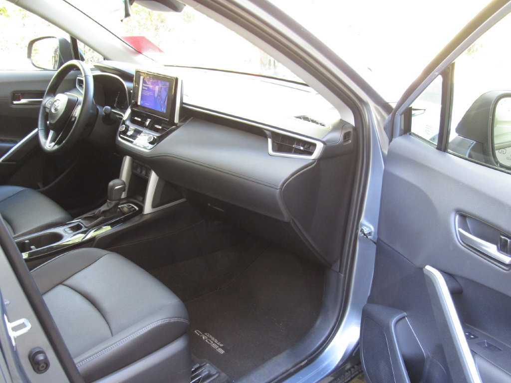 Used 2025 Toyota Corolla Cross XLE w/ Convenience Package AWD/4WD image 17