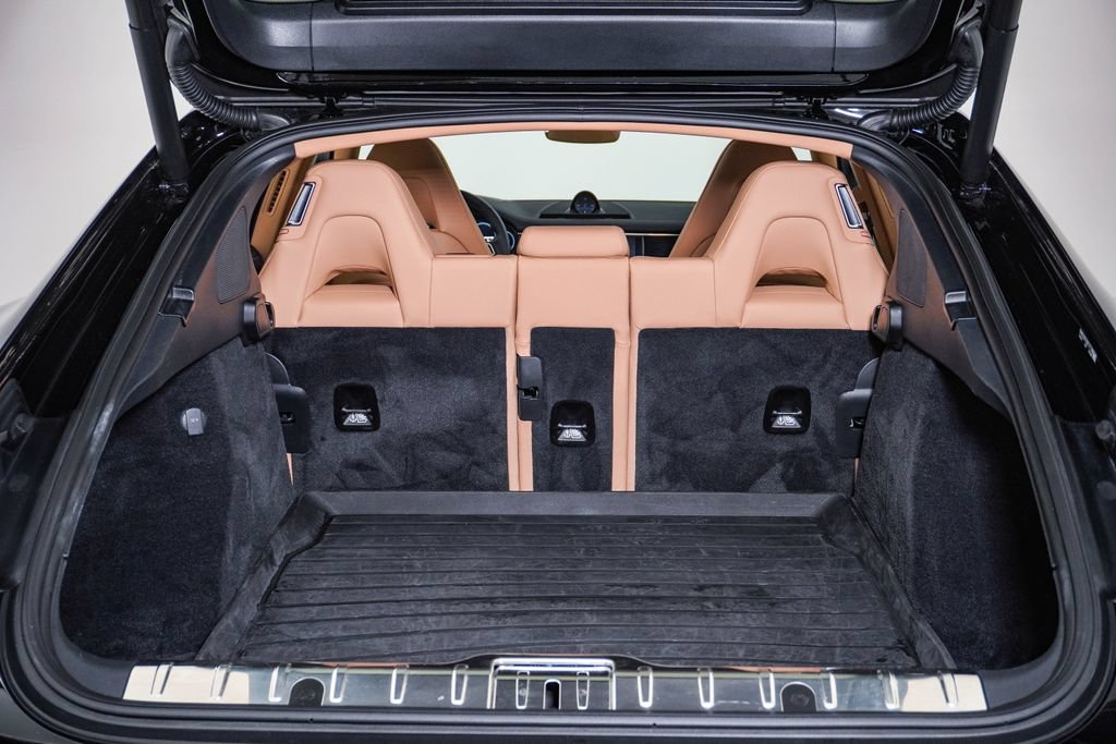 Used 2021 Porsche Panamera RWD image 27