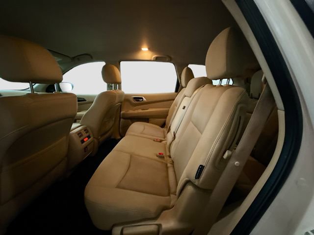 Used 2018 Nissan Pathfinder SV w/ SV Tech Package image 25