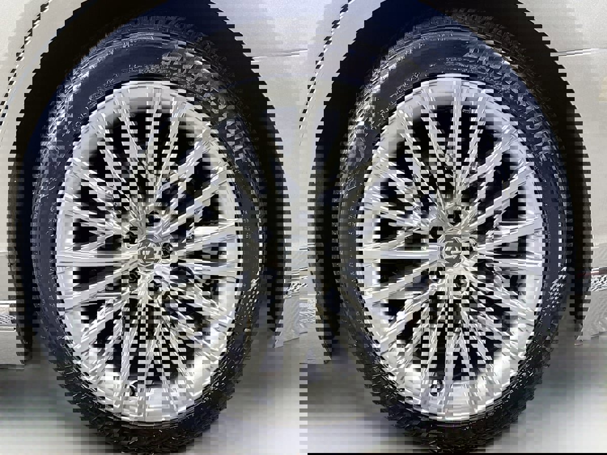 Used 2024 Lexus LS 500 w/ Interior Upgrade Package image 40