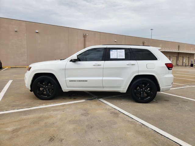 Used 2015 Jeep Grand Cherokee Altitude RWD image 4