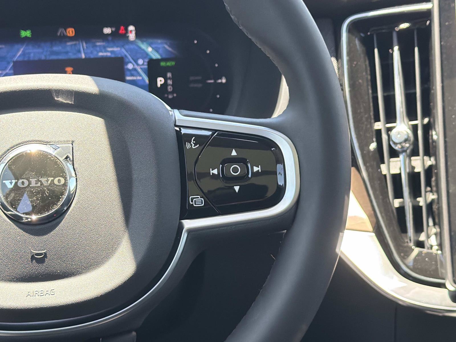 New 2026 Volvo XC90 T8 Plus w/ Protection Package AWD/4WD image 9