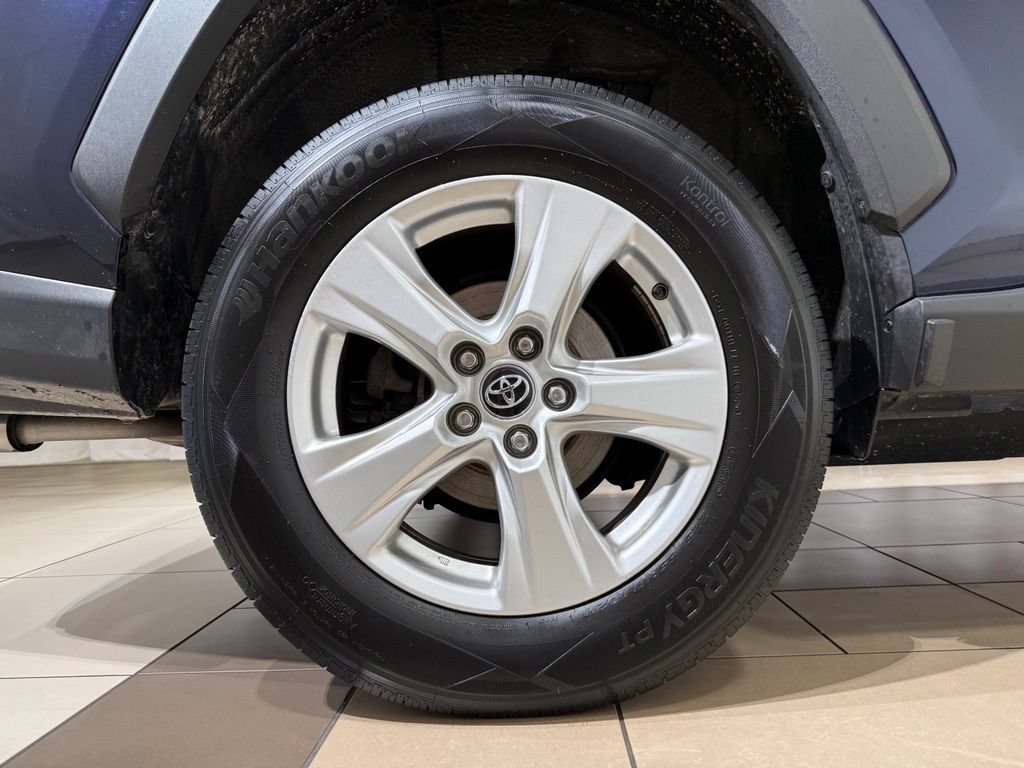 Used 2020 Toyota RAV4 XLE w/ Convenience Package AWD/4WD image 9