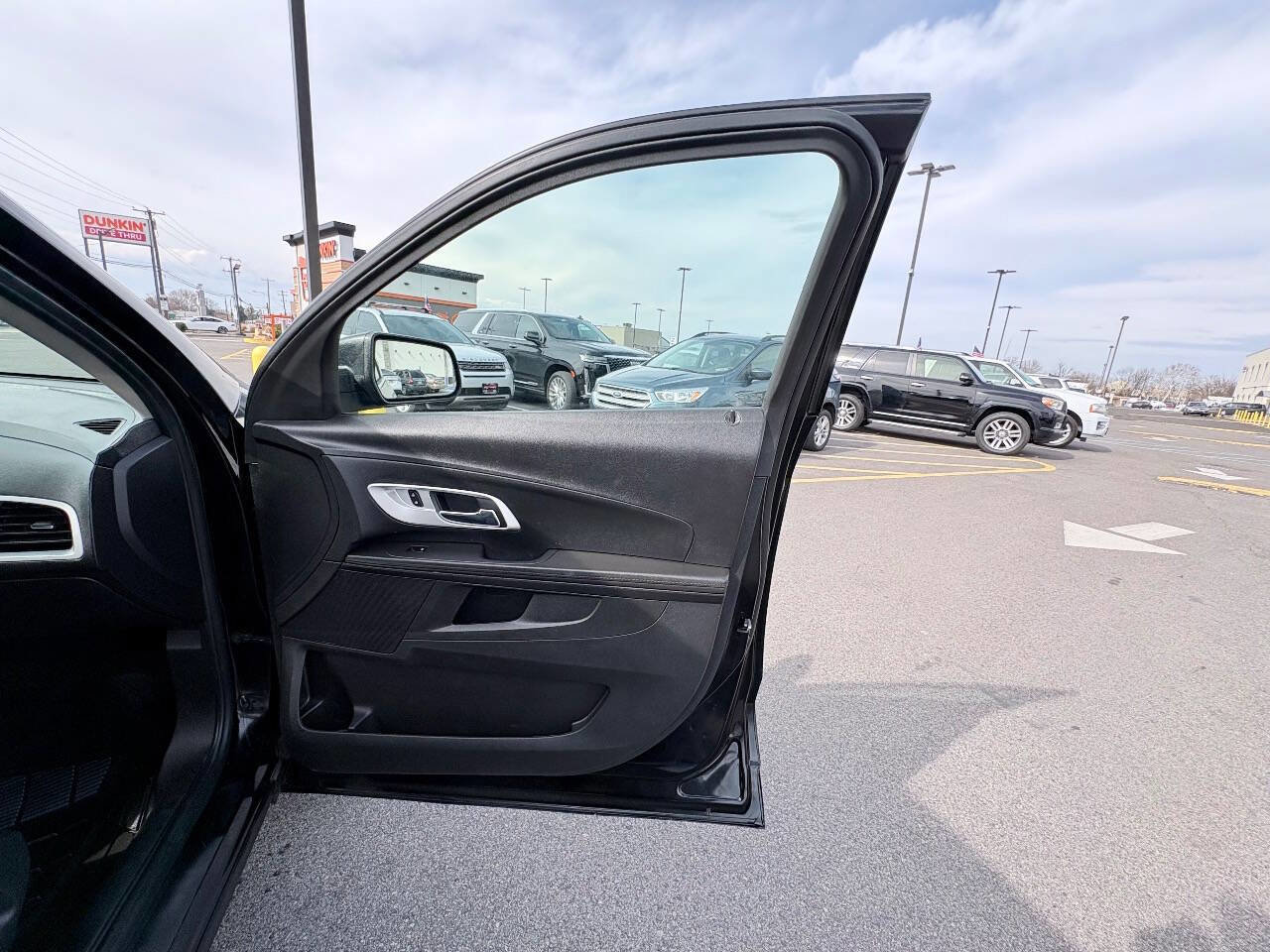 Used 2017 Chevrolet Equinox LS image 38