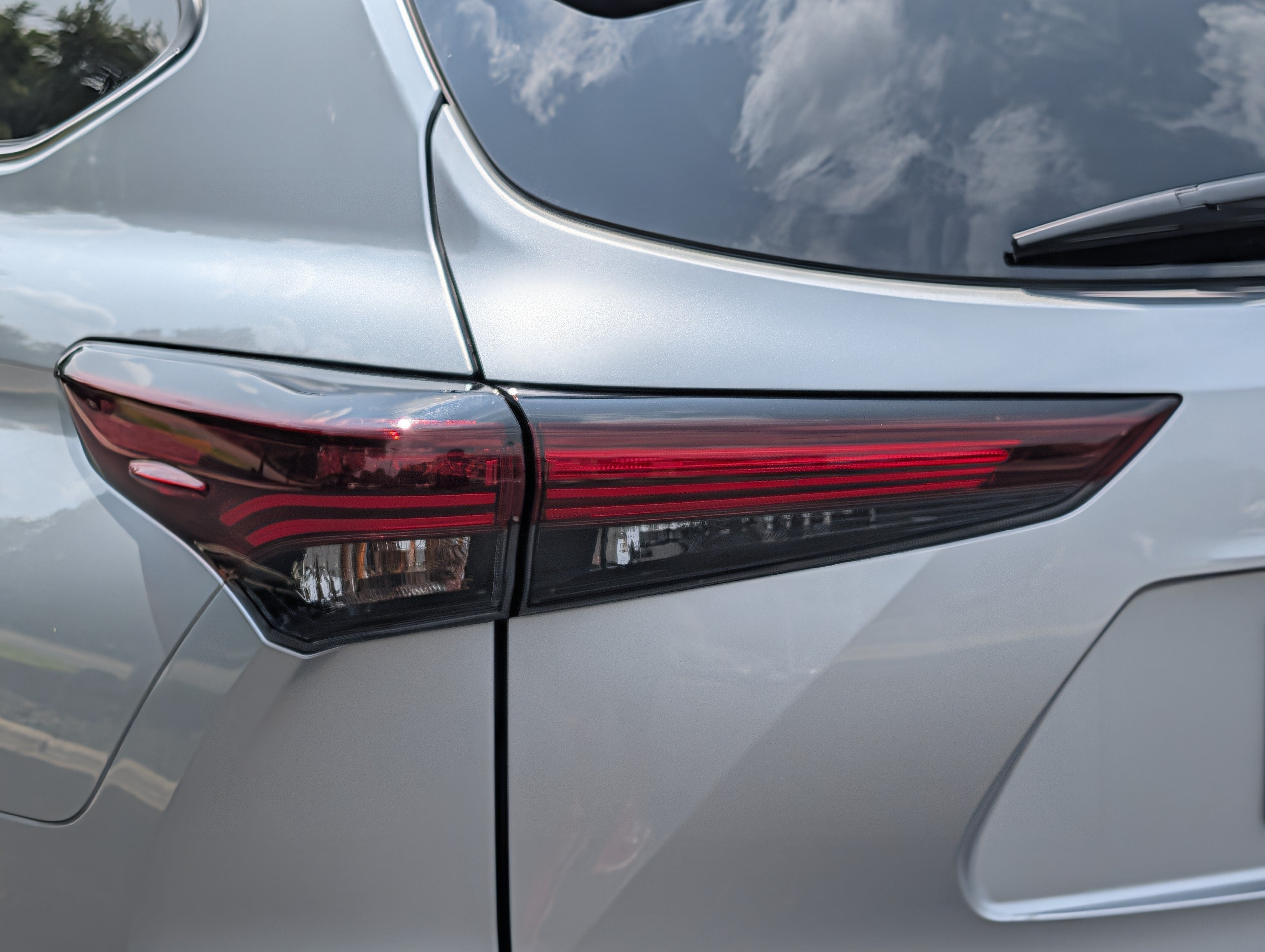 Used 2024 Toyota Highlander Limited AWD/4WD image 17