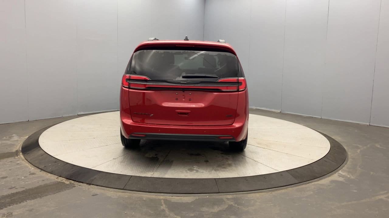 New 2026 Chrysler Pacifica Select w/ S Appearance Package image 4