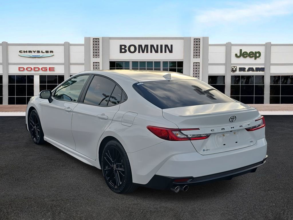 Used 2025 Toyota Camry SE image 4