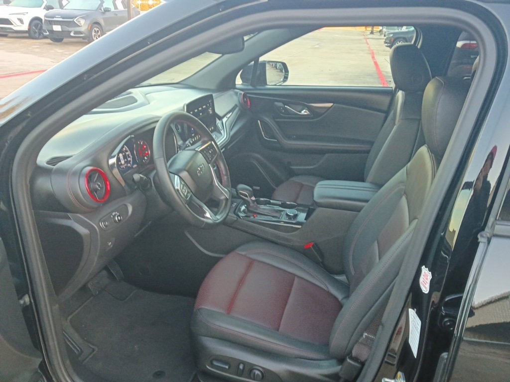 Used 2025 Chevrolet Blazer RS image 3