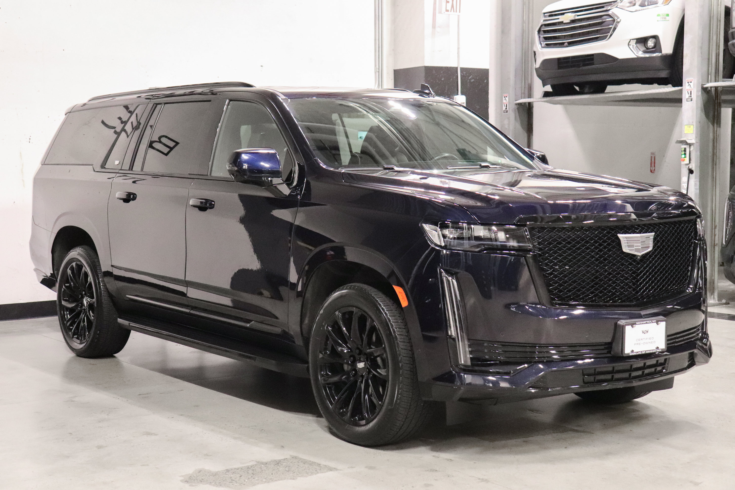 Used 2023 Cadillac Escalade ESV Sport w/ LPO, ONYX Package AWD/4WD image 7
