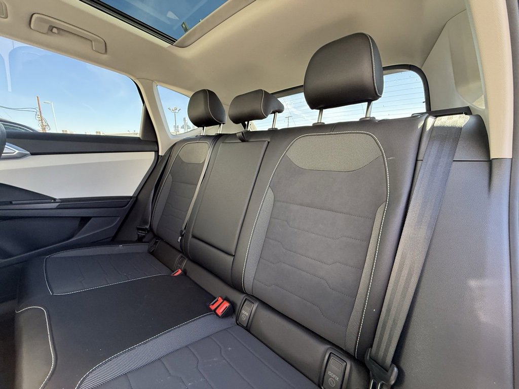 Used 2025 Volkswagen Taos SE image 8