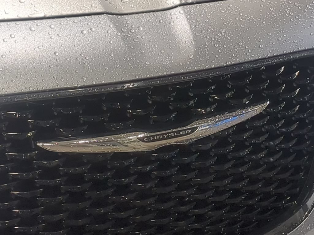 Used 2018 Chrysler 300 S w/ 300S Premium Group AWD/4WD image 15