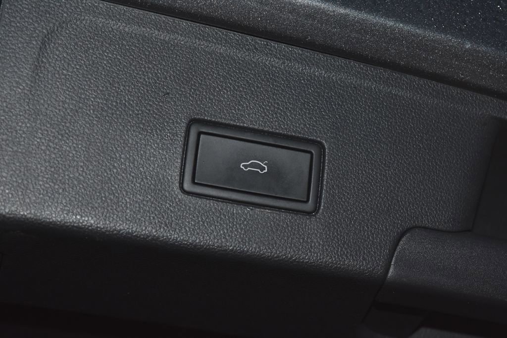 Used 2023 Volkswagen Atlas Cross Sport SE w/ Panoramic Sunroof Package image 33