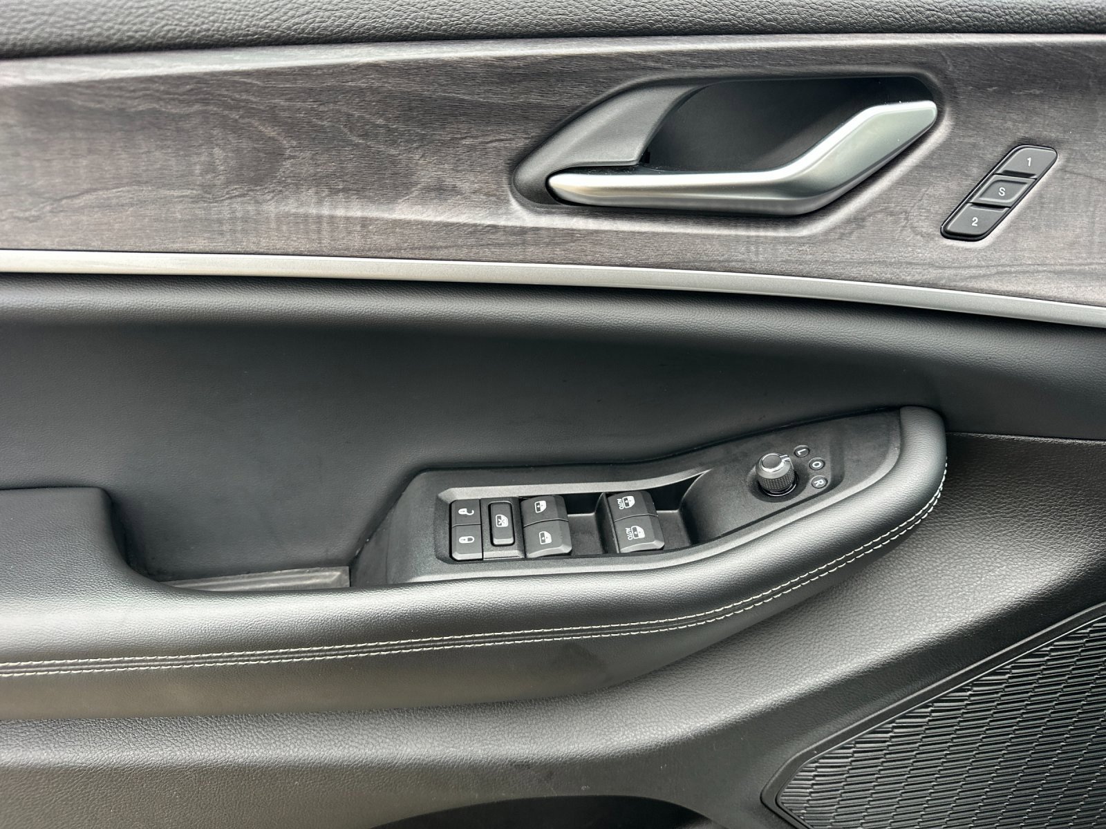 Used 2023 Jeep Grand Cherokee L Limited image 10