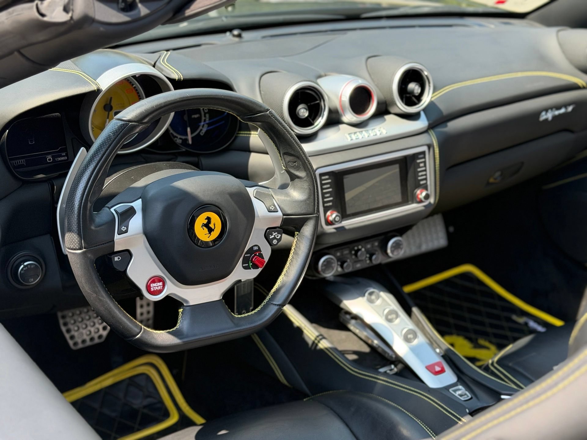 Used 2016 Ferrari California T RWD image 33