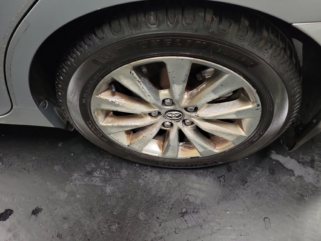 Used 2015 Toyota Camry XLE w/ Moonroof Package FWD image 12