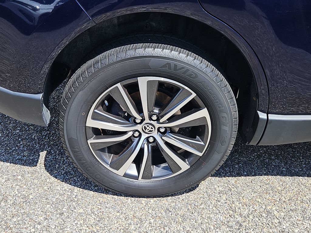 Used 2021 Toyota Venza LE w/ Carpet Mat Package (TMS) AWD/4WD image 9