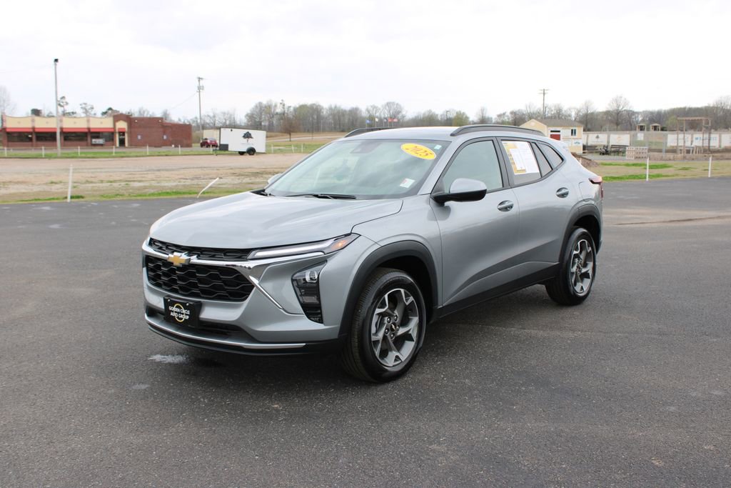 Used 2025 Chevrolet Trax LT image 4