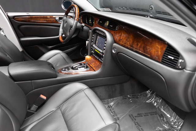 Used 2005 Jaguar XJ8 RWD image 54