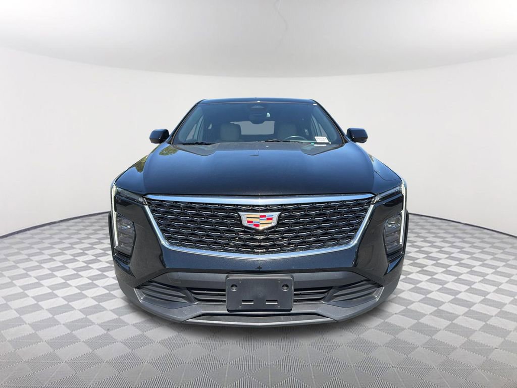 Used 2024 Cadillac XT4 Luxury w/ Cold Weather Package image 2