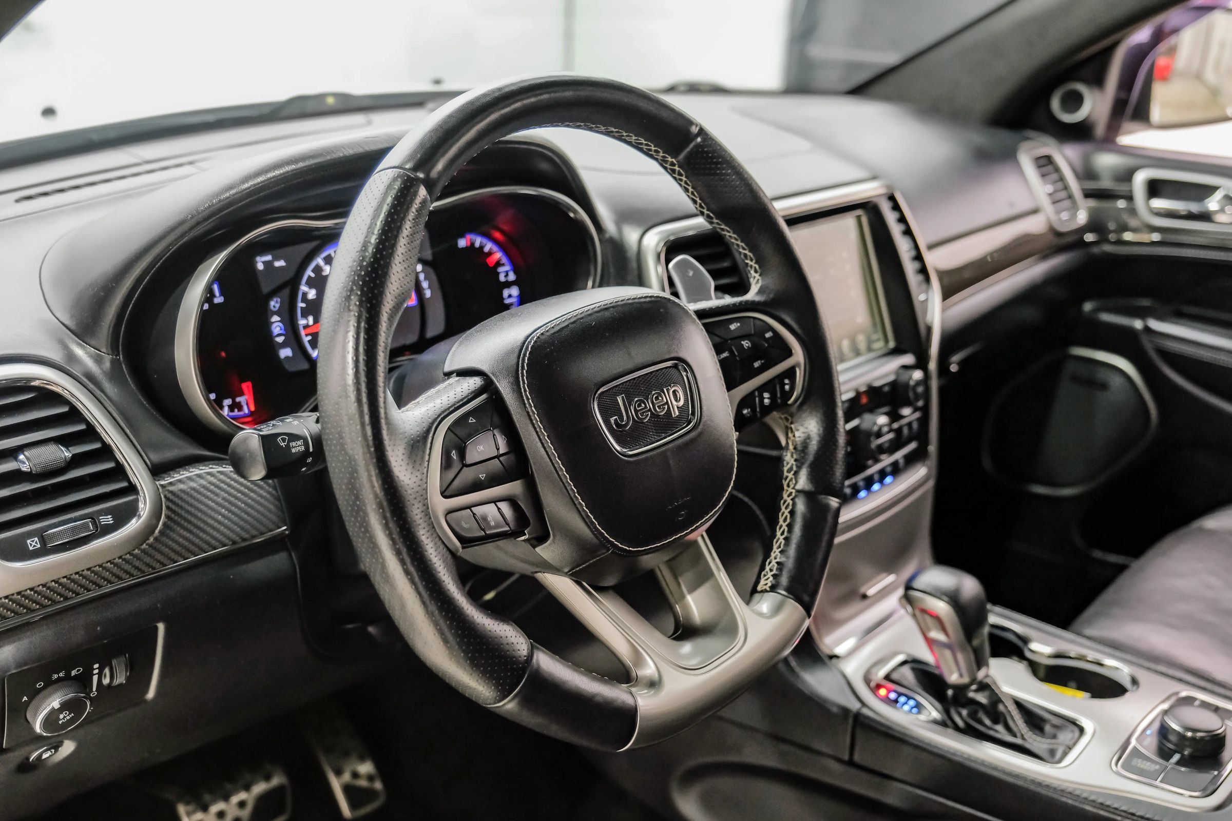 Used 2017 Jeep Grand Cherokee SRT AWD/4WD image 23