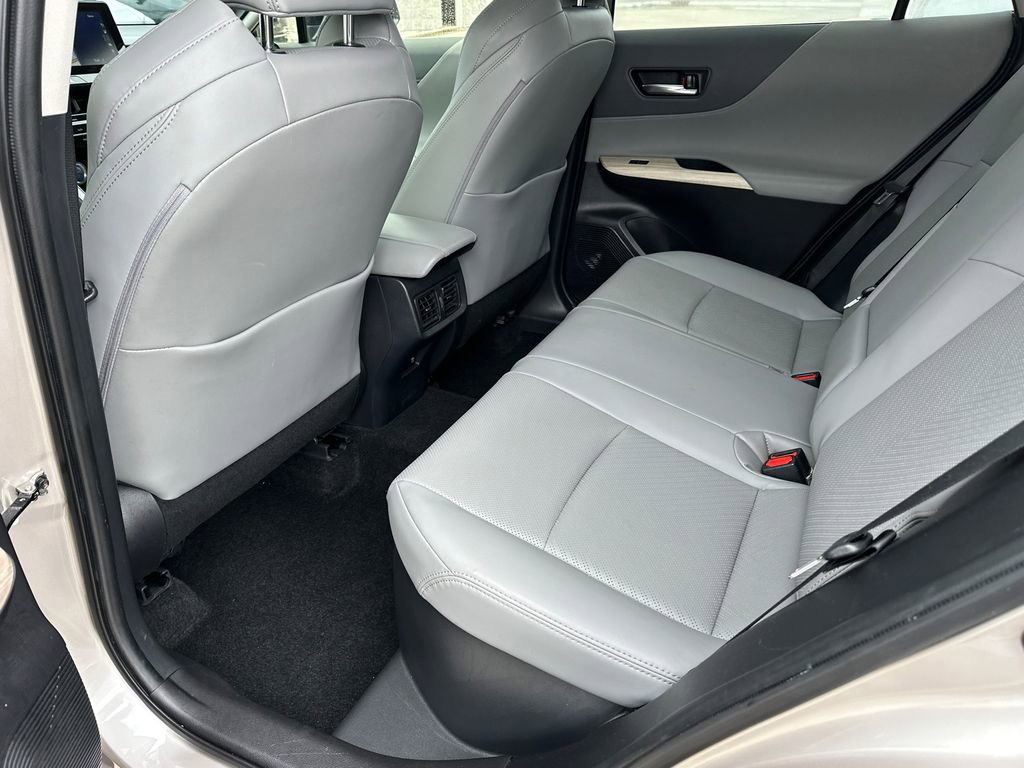 Used 2022 Toyota Venza Limited image 19