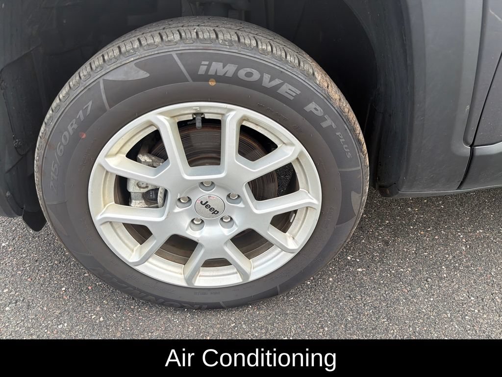 Used 2023 Jeep Renegade Latitude AWD/4WD image 9