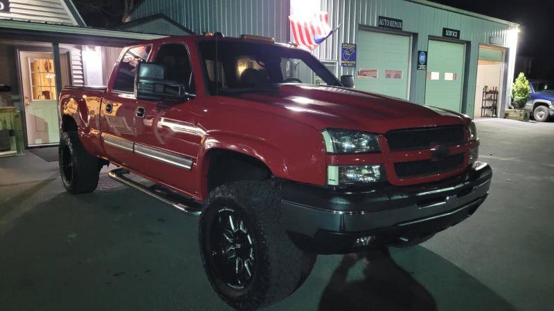 Used 2004 Chevrolet Silverado 2500 LT w/ Skid Plate Package image 3