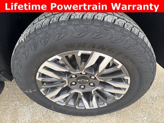 Used 2025 Chevrolet Suburban Z71 image 30