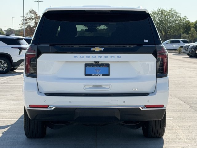 Used 2025 Chevrolet Suburban LT RWD image 5