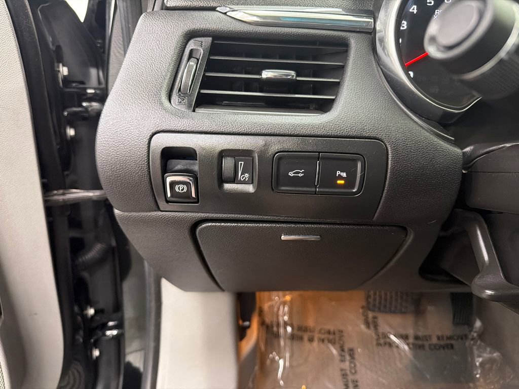 Used 2018 Chevrolet Impala Premier FWD image 29