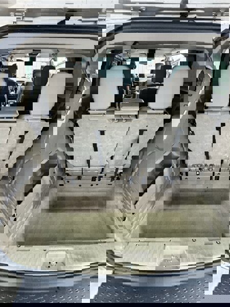 Used 2013 Chrysler Town & Country Touring FWD image 14