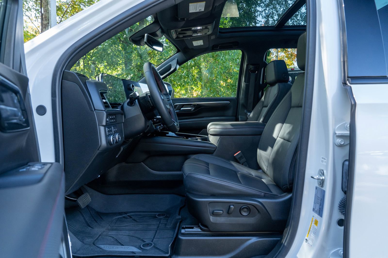 Used 2025 Chevrolet Tahoe RST w/ Comfort Package image 21