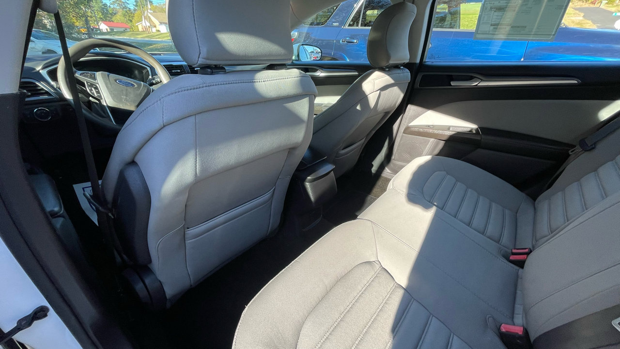 Used 2015 Ford Fusion S image 21