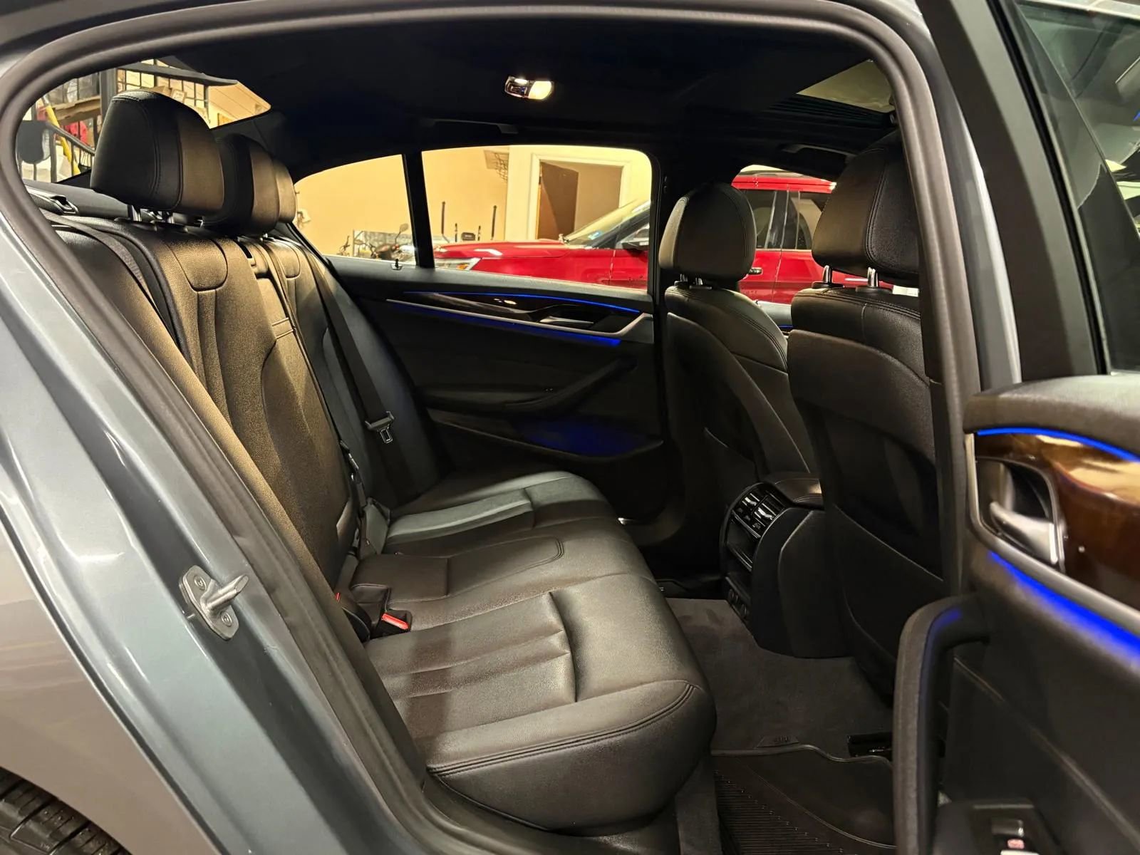 Used 2019 BMW 530e xDrive w/ Convenience Package image 22