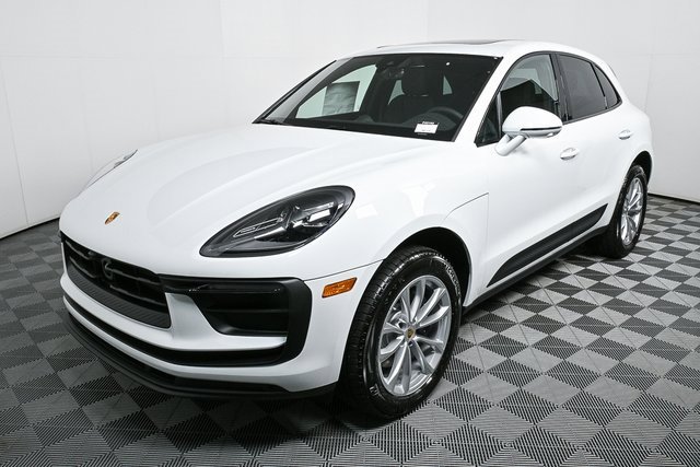 New 2025 Porsche Macan image 1