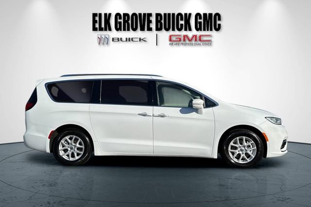 Used 2021 Chrysler Pacifica Touring-L FWD image 3