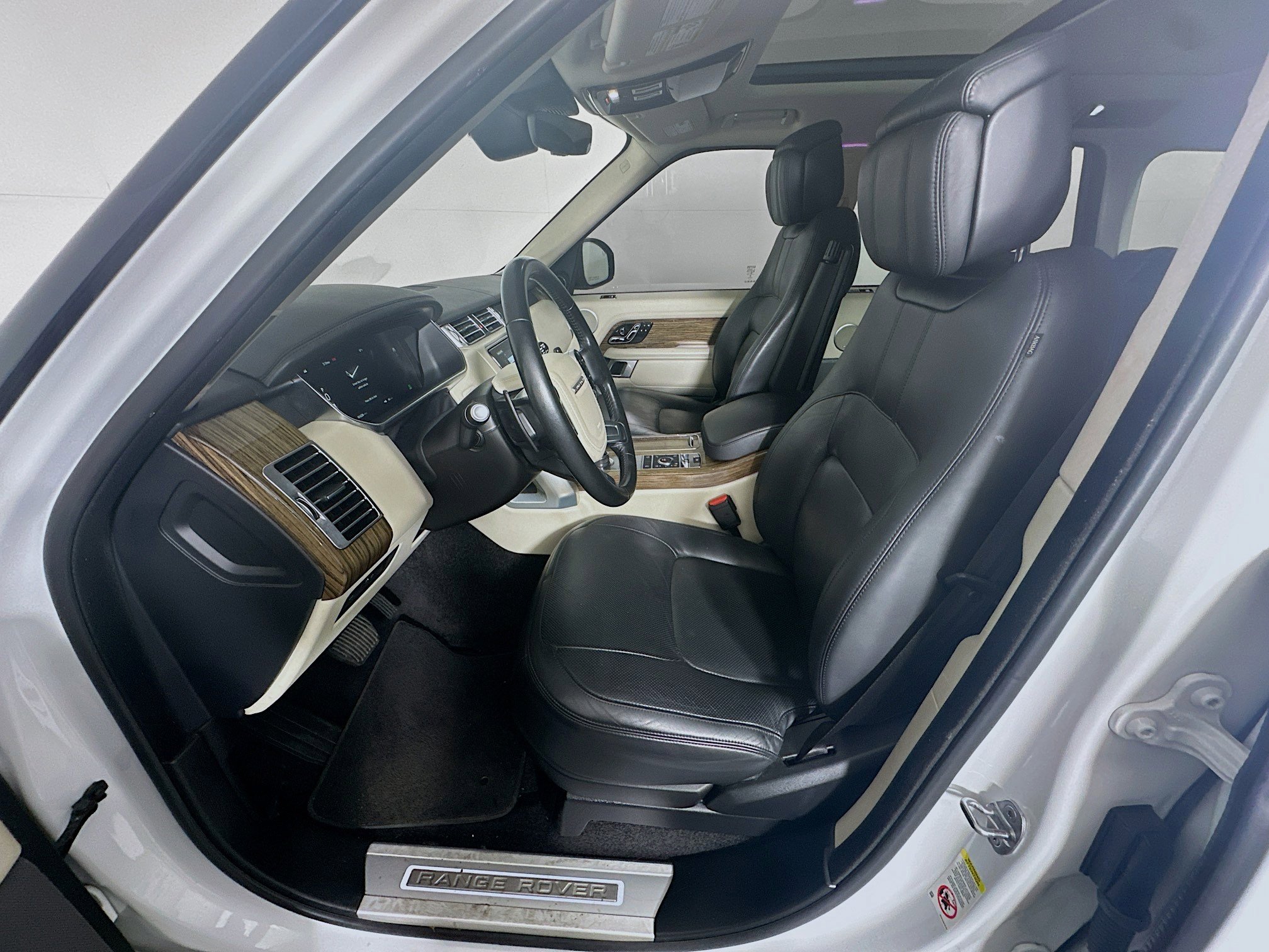 Used 2019 Land Rover Range Rover Supercharged AWD/4WD image 13
